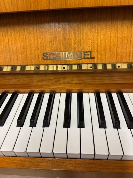 Schimmel piano i valn&oslash;tt 