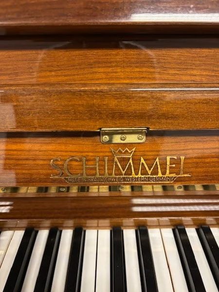 Schimmel Chippendale Exclusive piano