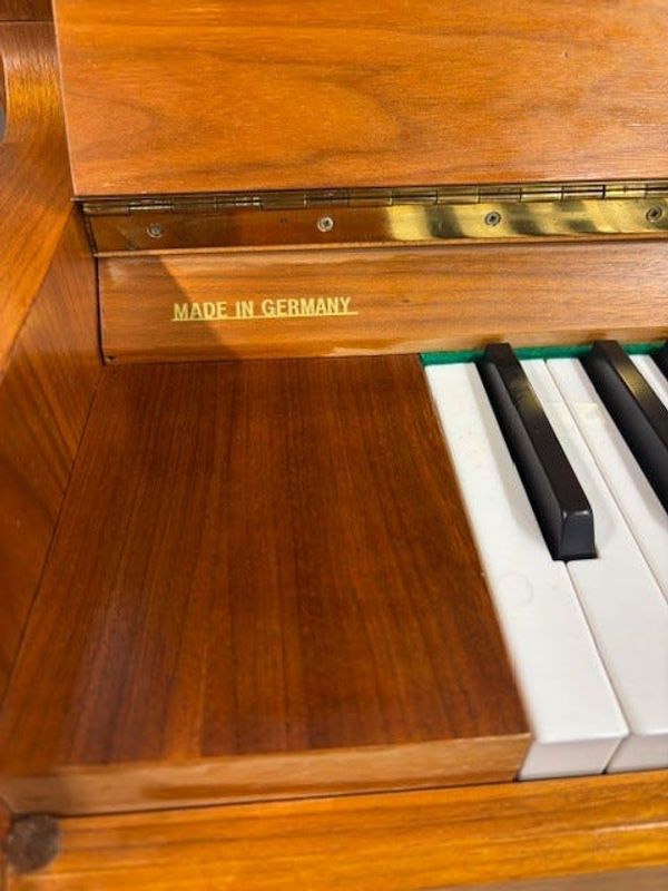 Rønisch piano med Renner-mekanikk